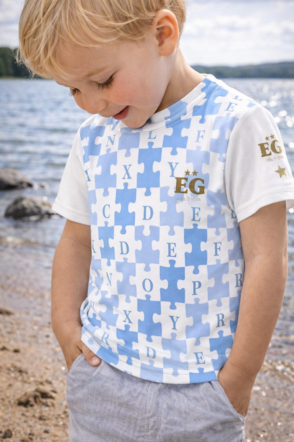 Cute and puzzled blue Kids crew neck t-shirt