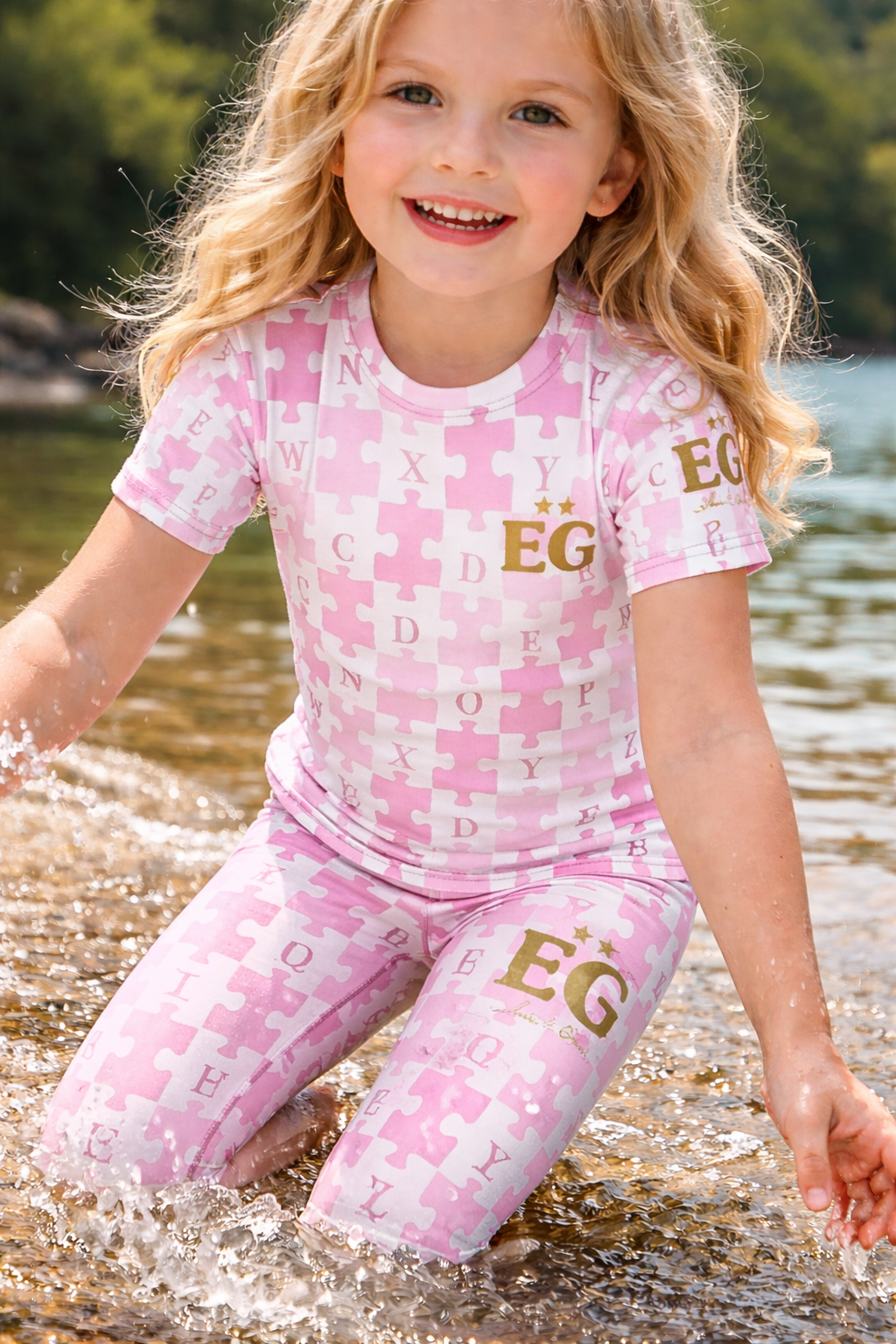 Cute and puzzled pink Kids crew neck t-shirt