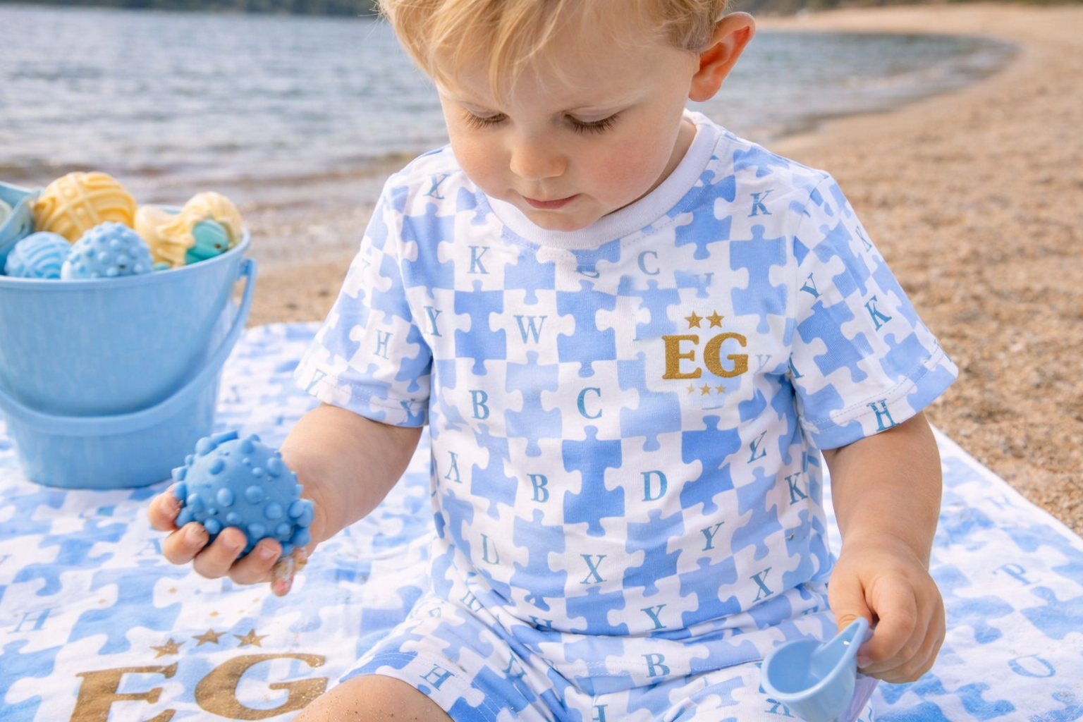 Cute and puzzled blue Kids cotton crew neck t-shirt